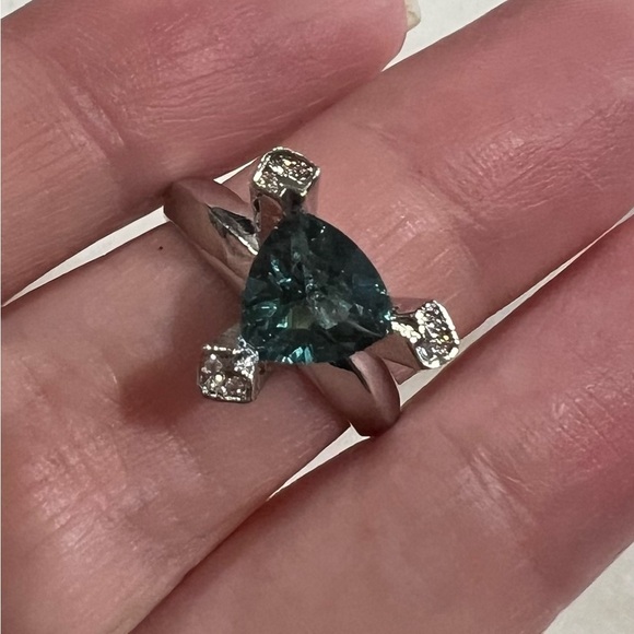 925 Sterling Silver Trillion Cut Teal Green Gemstone 3 Prong Ring - Picture 5 of 6